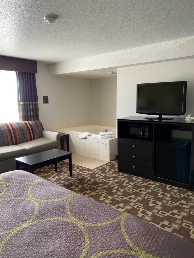 Hotel Super 8 By Wyndham Independence Ia Esterno foto