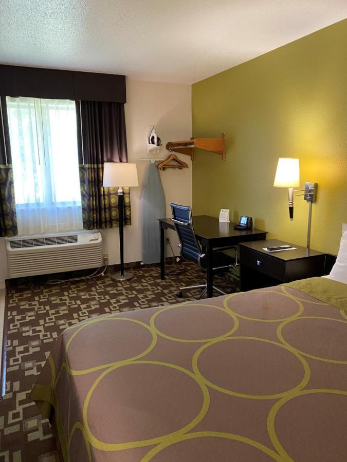 Hotel Super 8 By Wyndham Independence Ia Esterno foto