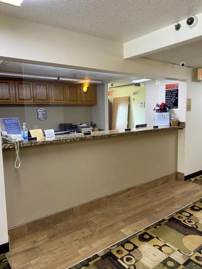 Hotel Super 8 By Wyndham Independence Ia Esterno foto