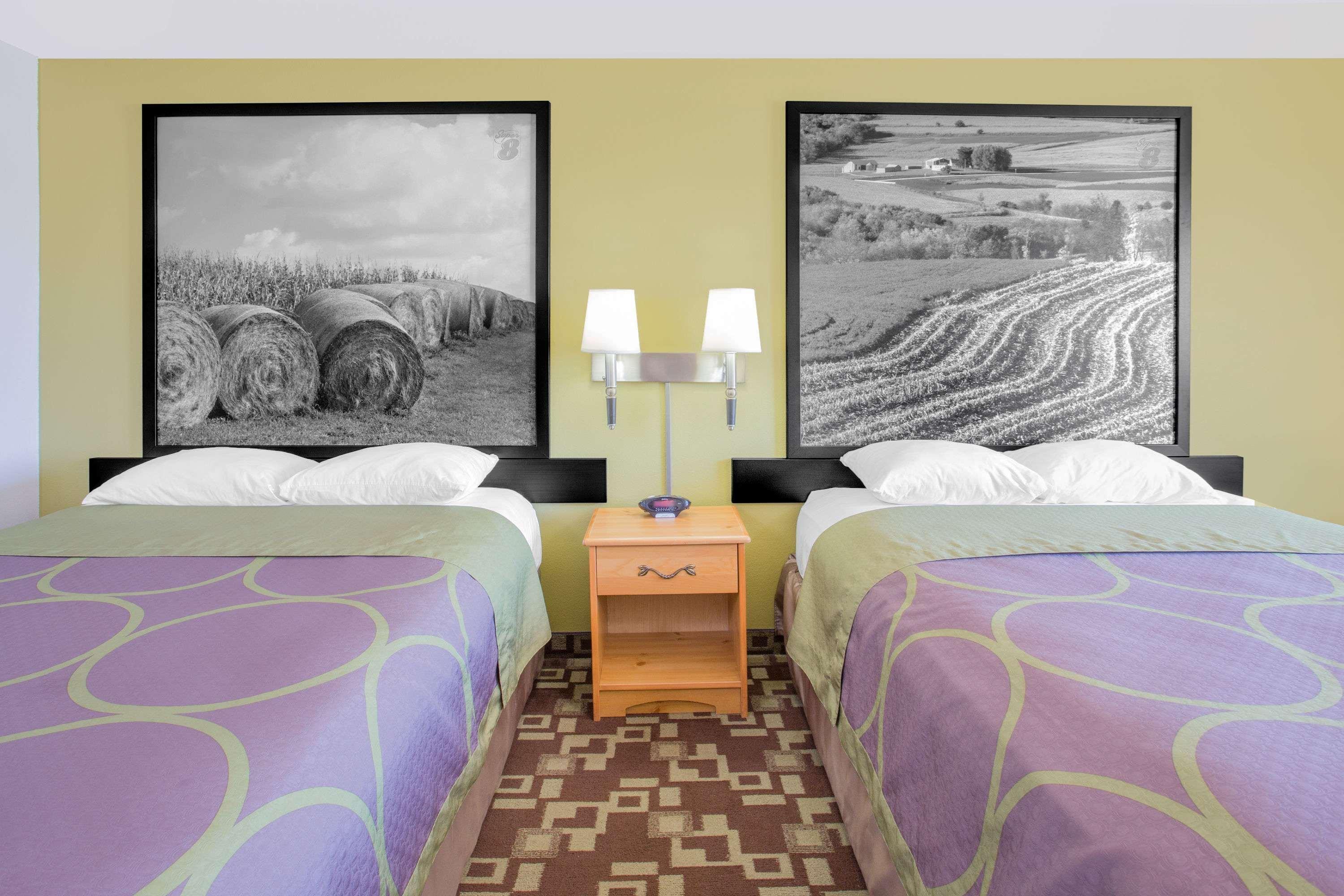 Hotel Super 8 By Wyndham Independence Ia Esterno foto