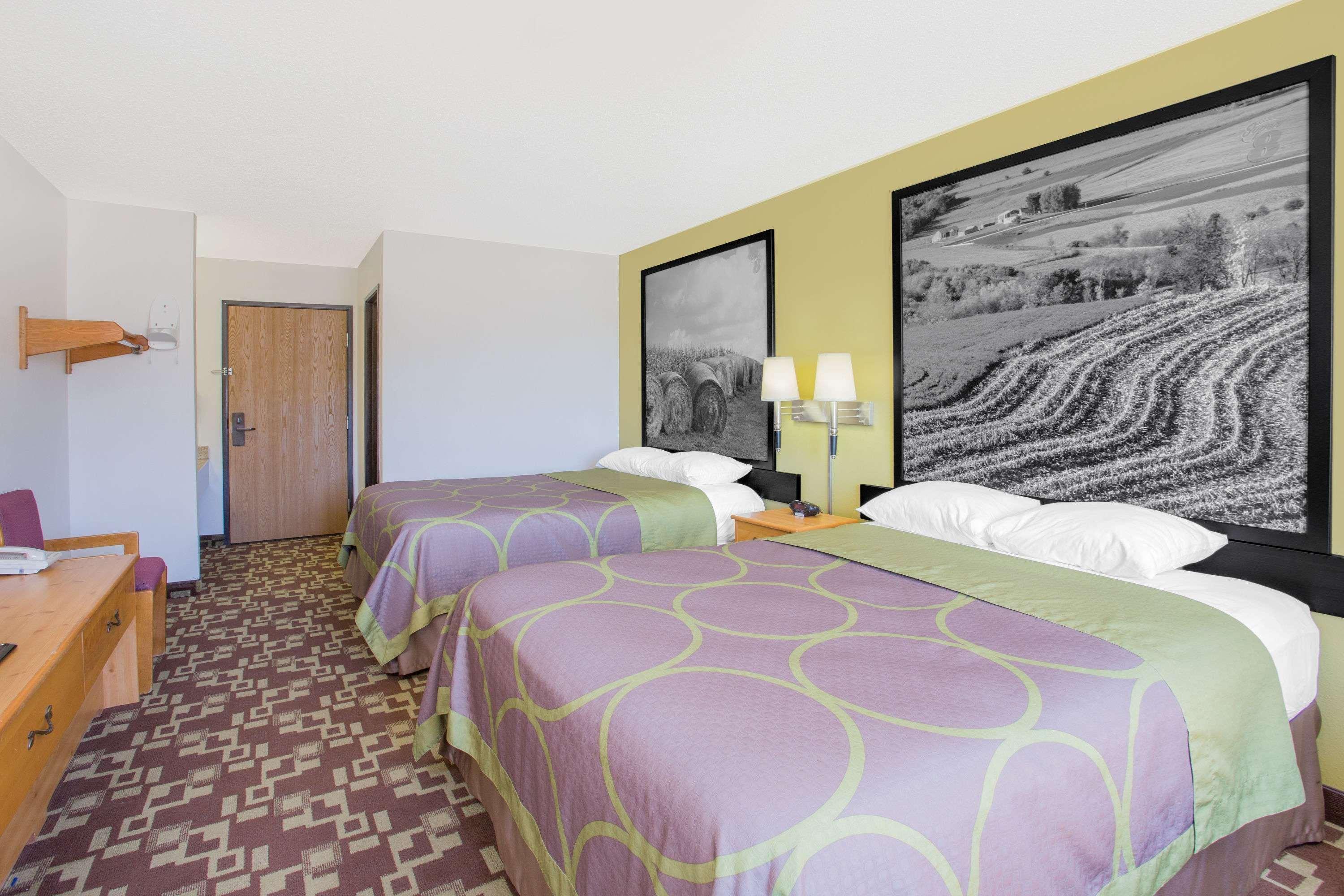 Hotel Super 8 By Wyndham Independence Ia Esterno foto