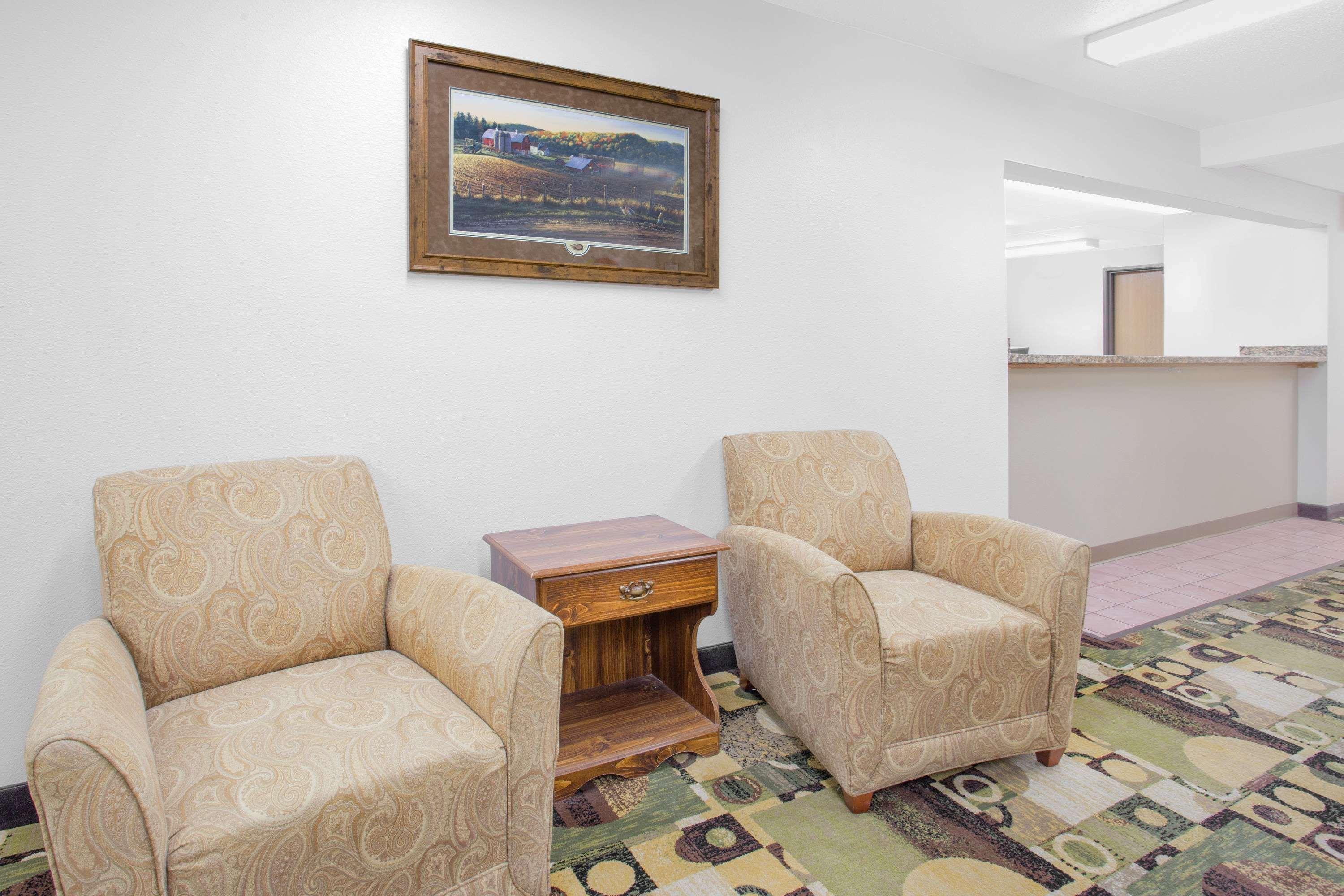 Hotel Super 8 By Wyndham Independence Ia Esterno foto